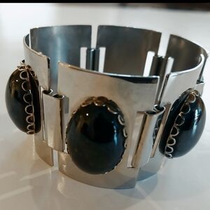 Elegant Silvertonre and Black Bracelet